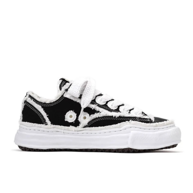Flared Peterson Low-Top Sneaker