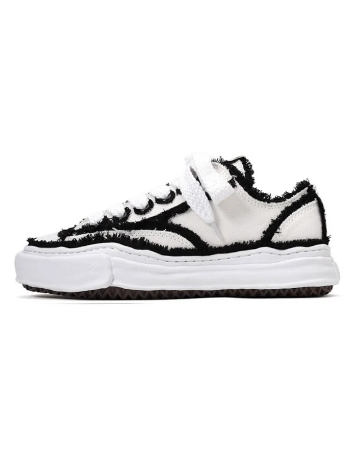 Flared Peterson Low-Top Sneaker